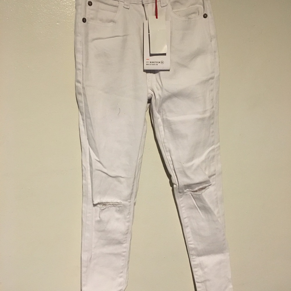 NWT White Skinny Jeans Distressed Knees